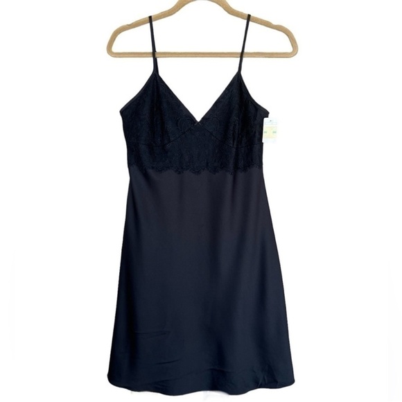 Gilligan & O'Malley Other - Gilligan & O’Malley Vintage Black Lace Trim Nightgown Slip NWT